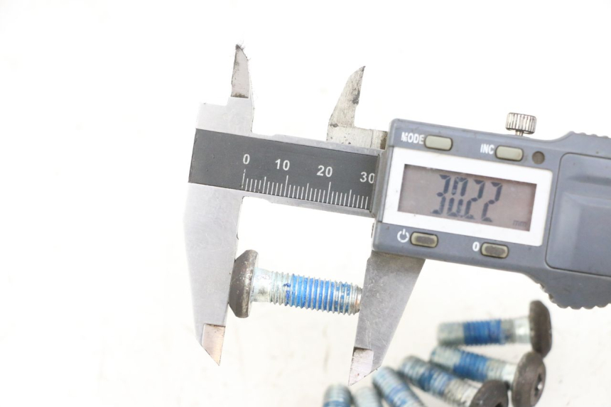 photo de ŚRUBA TARCZY HAMULCOWEJ YAMAHA YP MAJESTY 125 (2002 - 2006) - Zoom stanu zużycia