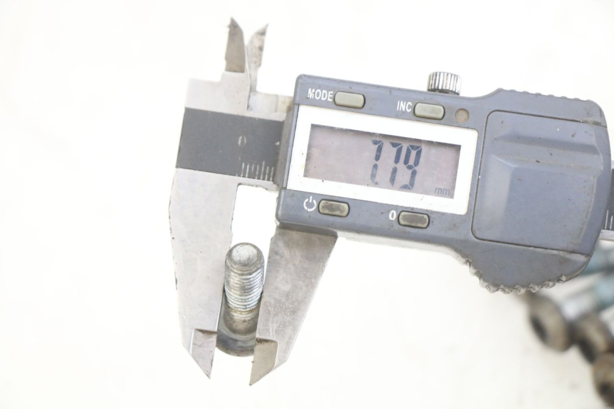 photo de ŚRUBA TARCZY HAMULCOWEJ YAMAHA YZF R THUNDERCAT 600 (1996 - 2003) - Zoom stanu zużycia