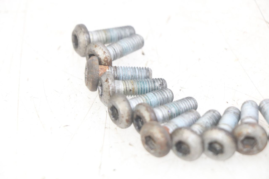 photo de ŚRUBA TARCZY HAMULCOWEJ YAMAHA YZF R THUNDERCAT 600 (1996 - 2003) - Inny kąt widzenia