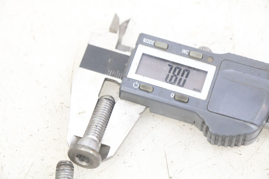 photo de ŚRUBA TARCZY HAMULCOWEJ KAWASAKI Z 750 (2007 - 2013) - Zoom stanu zużycia