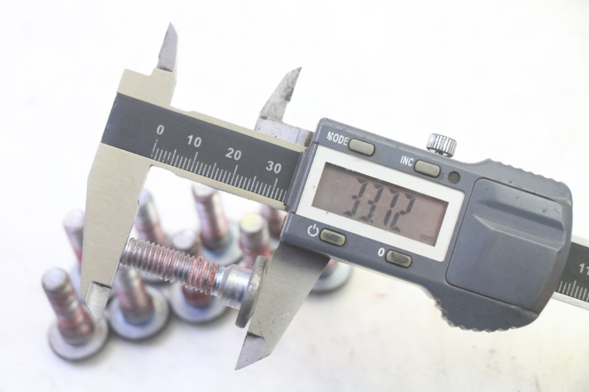 photo de ŚRUBA TARCZY HAMULCOWEJ KAWASAKI ZR 7 750 (1999 - 2004) - Inny kąt widzenia